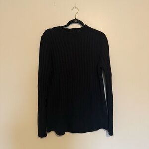 Motto | Classic Black Women's Crew Neck Sweater